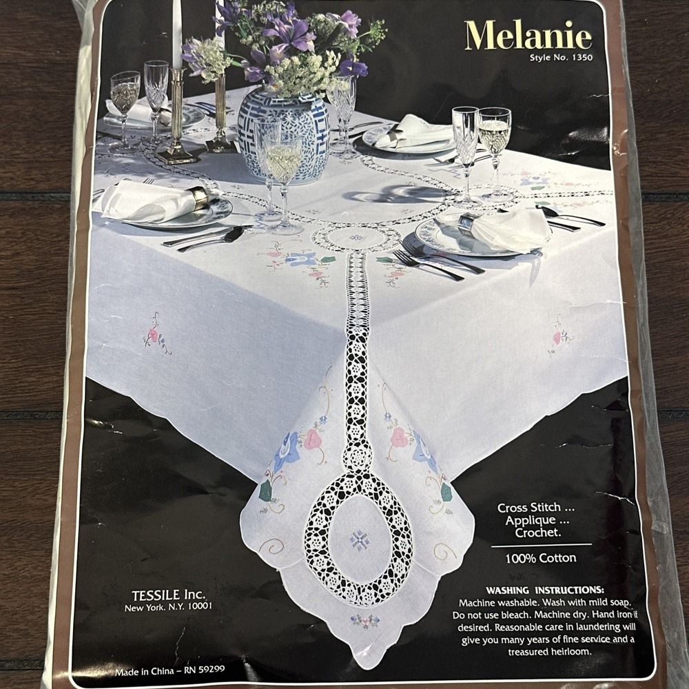 VGT Tessile Tablecloth Elegance Melanie Embroidery 118"X66" & 12 Napkins - NEW